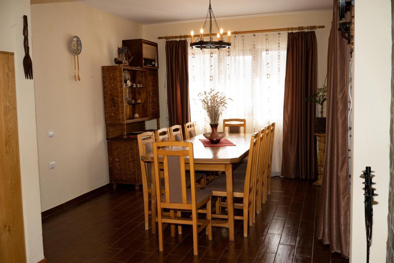 Arnota Villa Costesti  ภายนอก รูปภาพ
